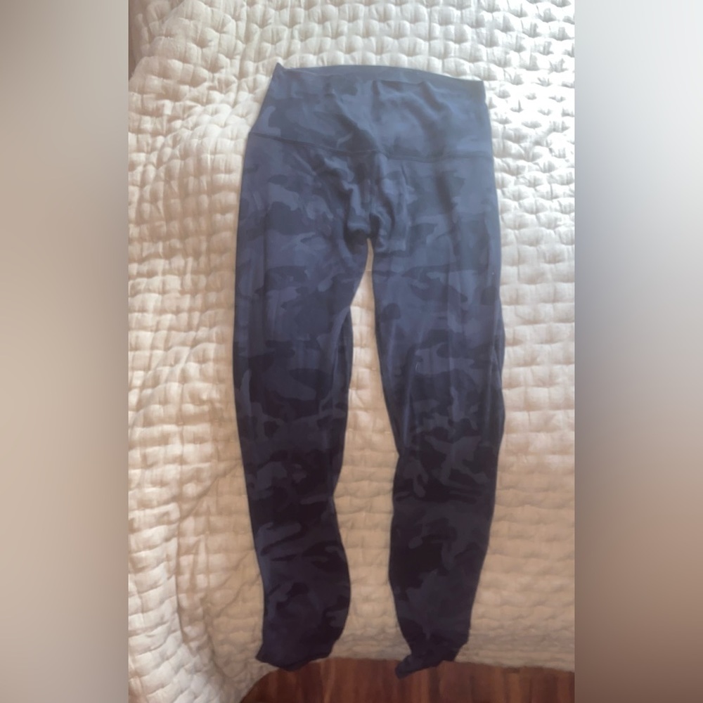 Lululemon camo aligns